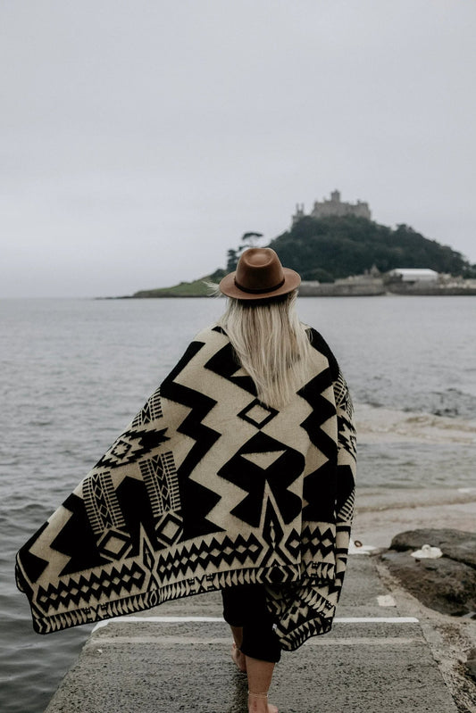 Awa Blanket - Natural / Black - Aurora
